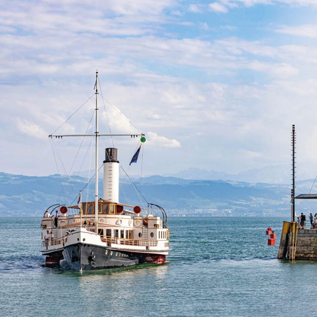 Das historische Dampfschiff Hohentwiel ist als Literaturschiff im Rahmen des Bodenseefestivals unterwegs
