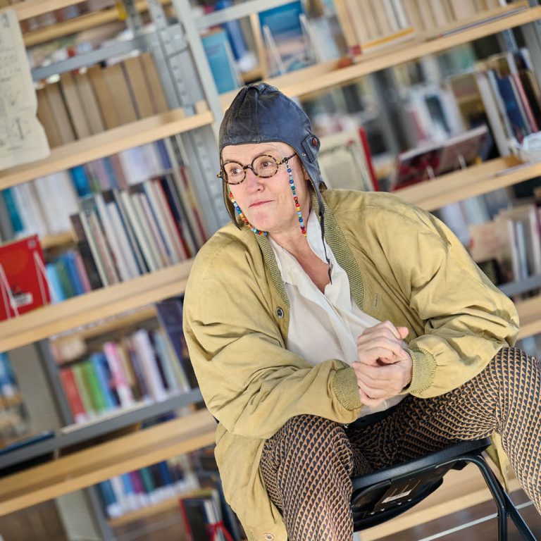 Das Landestheater Tübingen spielt EARHARD, ein Theaterstück für Kinder ab 6 Jahren, im Rahmen des Bodenseefestivals in Schloss Achberg