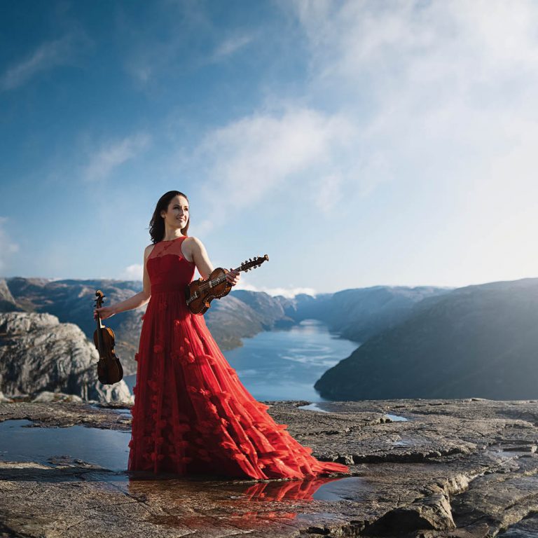 Die Violinistin Ragnhild Hemsing spielt mit den Trondheim Soloists beim Bodenseefestival 2026 in Weingarten