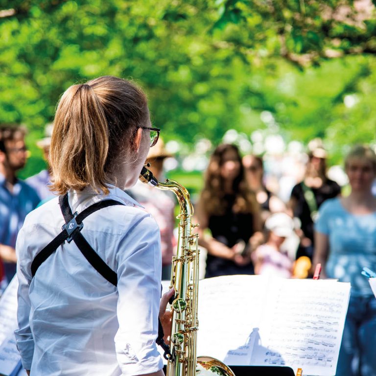 Beim Picknickkonzert des Bodenseefestivals erklingt der Park von Schloss Salem mit abwechslungsreicher Musik